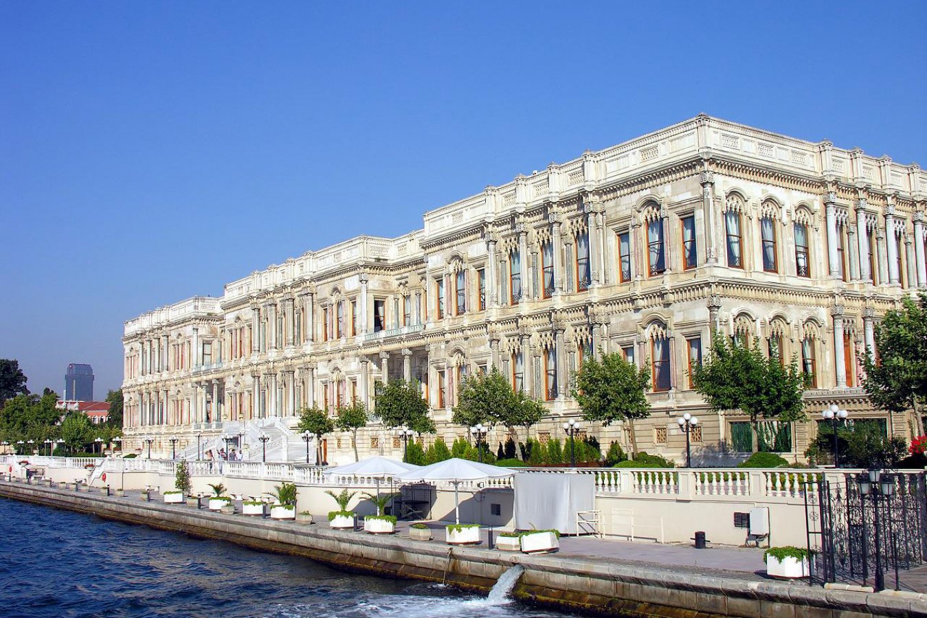 Çırağan Sarayı